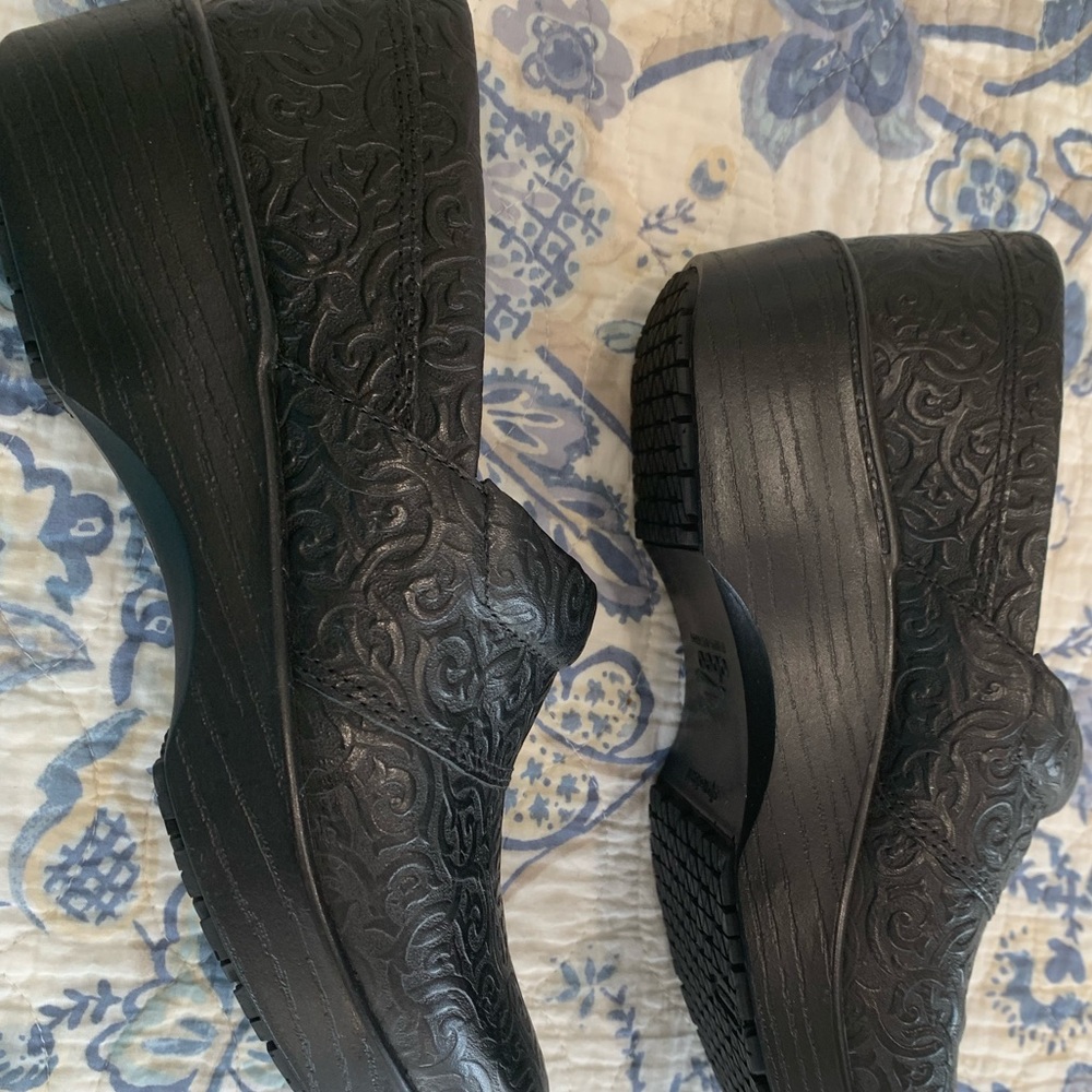 Abe’s BIO black slip on shoes size 9N NewNever Worn
